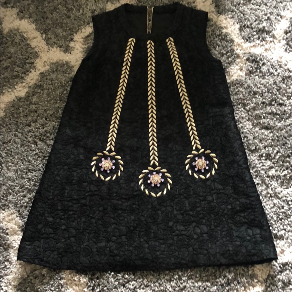 Black sleeveless dress